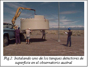 Cuadro de texto:  
Fig.2: Instalando uno de los tanques detectores de superficie en el observatorio austral
